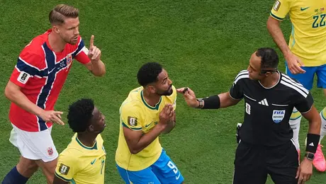 ¡Otra polémica arbitral! Señalan penal a favor de Brasil en el partido contra Noruega