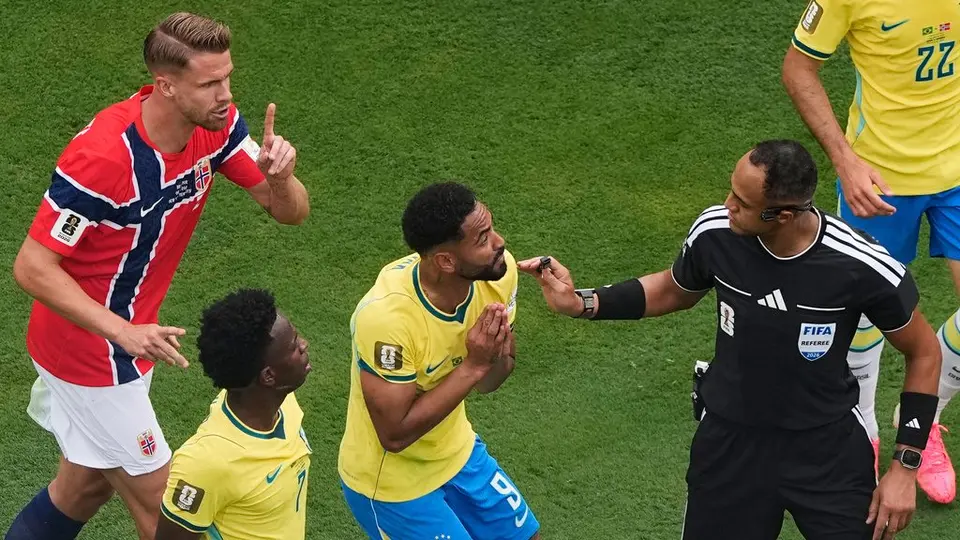 ¡Otra polémica arbitral! Señalan penal a favor de Brasil en el partido contra Noruega