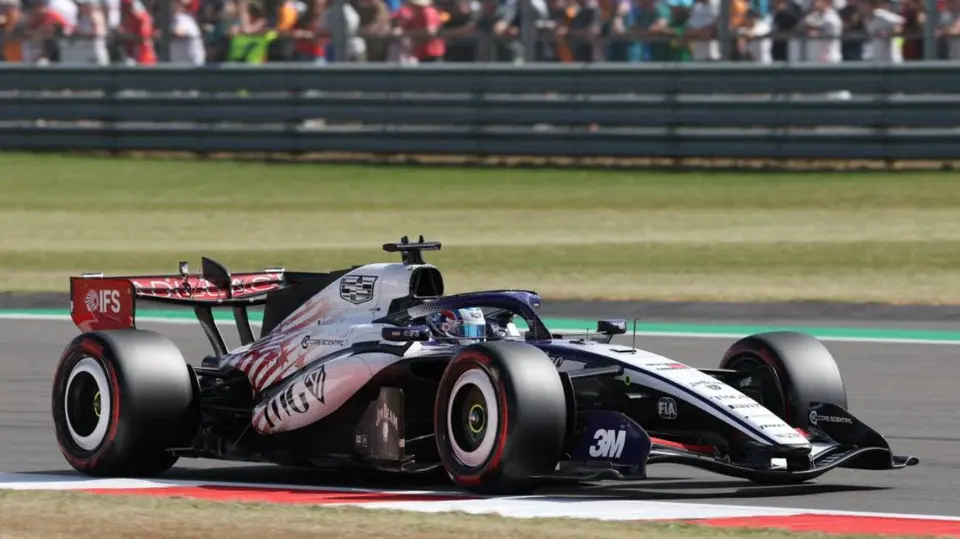 Sergio Pérez durante la carrera en Silverstone | Reuters