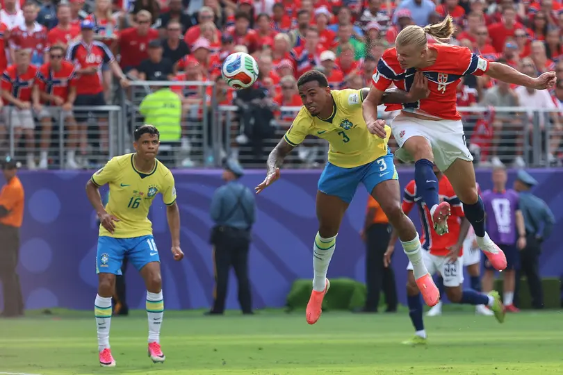 Erling Haaland, en acción de gol con Noruega | AP
