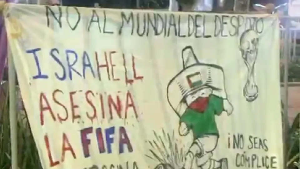 Manifestación en el Estadio Azteca | ILIANY APARICIO