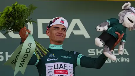 "No puedo creer que haya hecho esto": Isaac del Toro reacciona a su victoria en el Tour de France