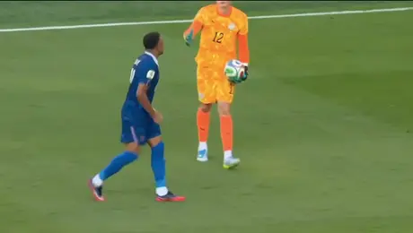 ¡Irrespetuoso! Kylian Mbappé le gritó en la cara la victoria de Francia al portero de Paraguay