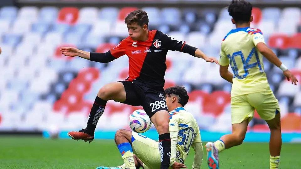 José Martín en su proceso con las categorías inferiores de Atlas | MEXSPORT