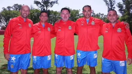 Chivas también "disfraza" registros: miembros del cuerpo técnico de Milito aparecen como utileros