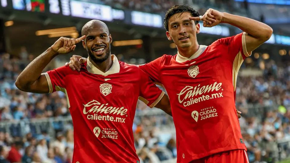 Óscar Estupiñán festejando su gol ante Minnesota | x:@fcjuarezoficial