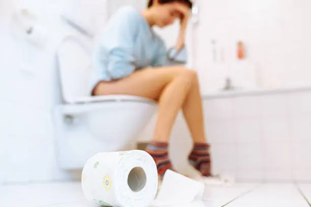 La ciclosporiasis es menos común que otras enfermedades transmitidas por alimentos. /istock