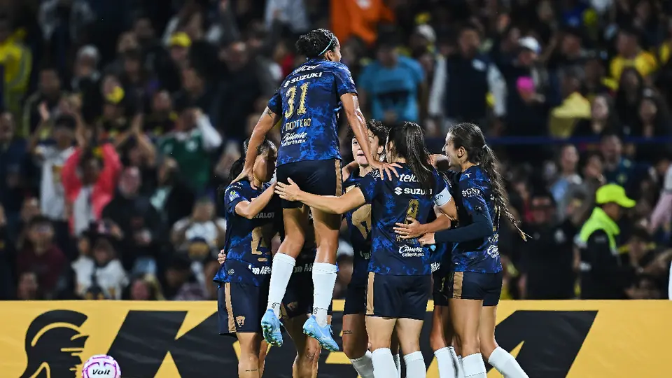 Jugadoras de Pumas y Priscila Chinchilla festejando ante América | MEXSPORT