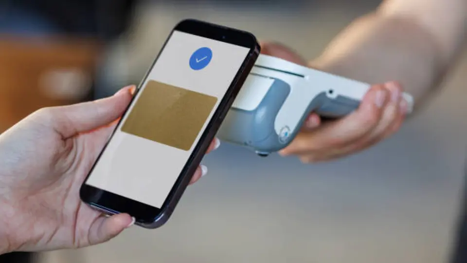 El llamado “toque fantasma” está relacionado con el funcionamiento de la tecnología NFC, utilizada para realizar pagos sin contacto. / iStock