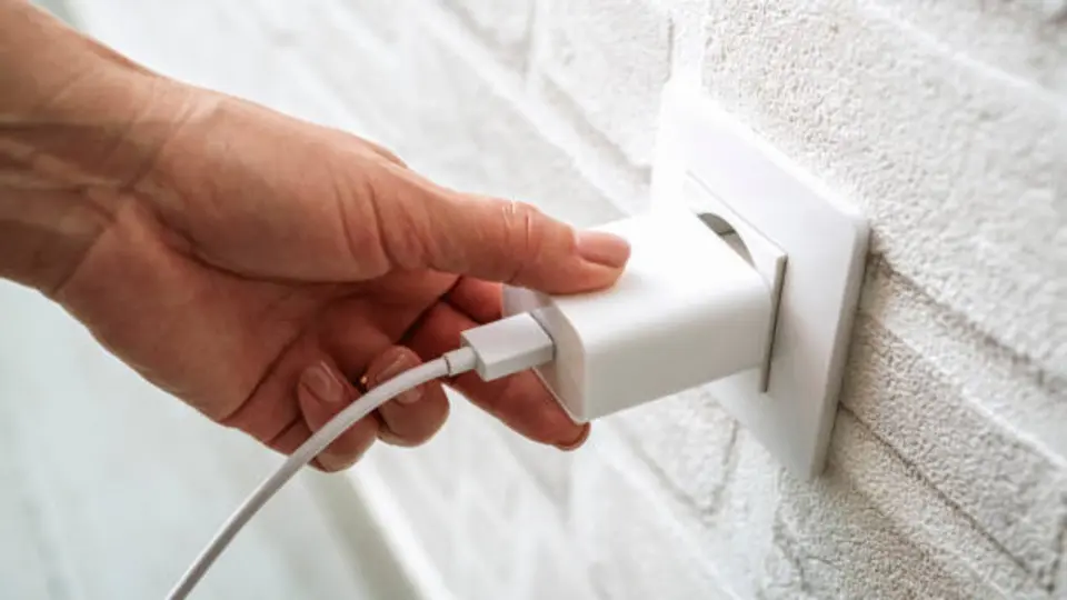 Un cable USB-C a USB-C puede utilizarse para transferir batería entre algunos teléfonos / Pixabay
