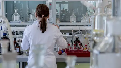 Casi 200 personas son vigiladas tras muerte de científica en laboratorio de Rusia