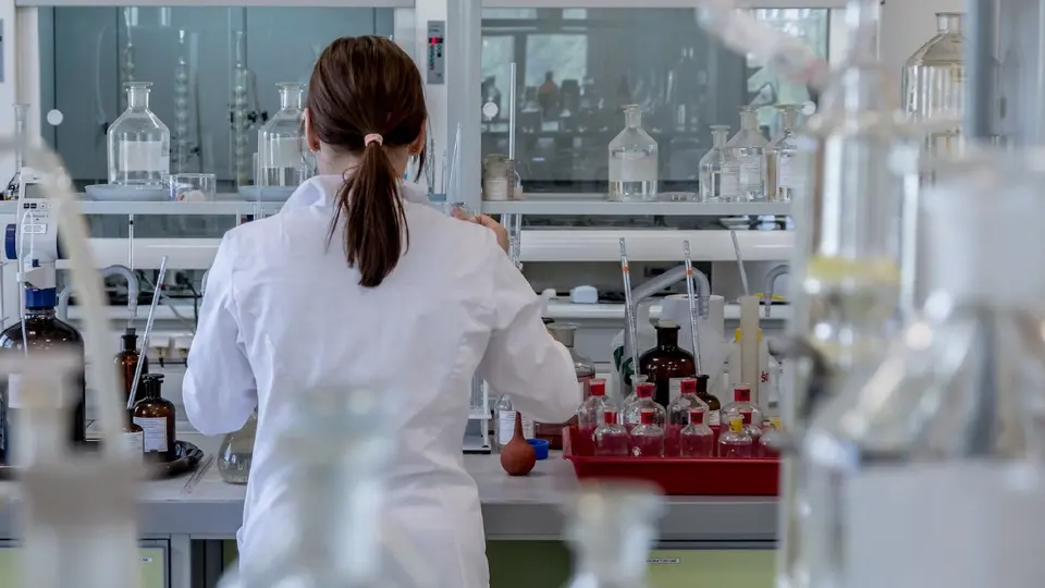 Casi 200 personas son vigiladas tras muerte de científica en laboratorio de Rusia