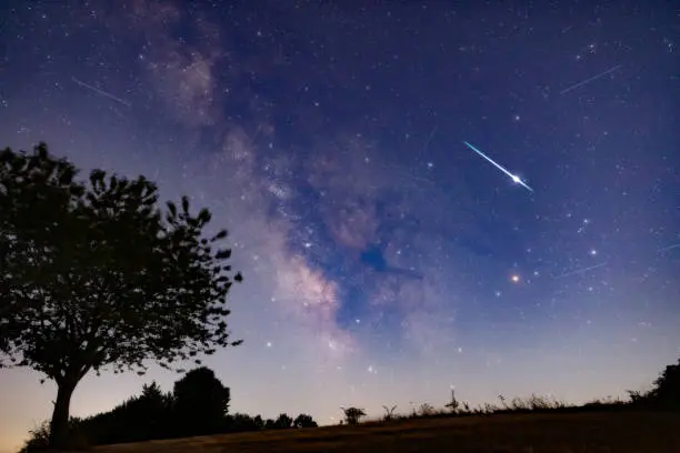 Las Dracónidas podrán apreciarse desde las primeras horas de la noche sin necesidad de esperar hasta la madrugada./ Pixabay