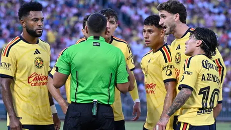 VIDEO: ¿Perdonaron a Miguel Borja de la roja en el Clásico ante Chivas?