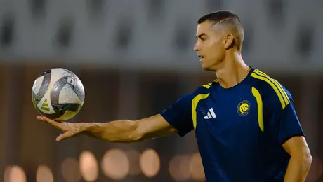 Cristiano Ronaldo regresa al Al-Nassr tras polémica con Portugal y sorprende con cambio de look