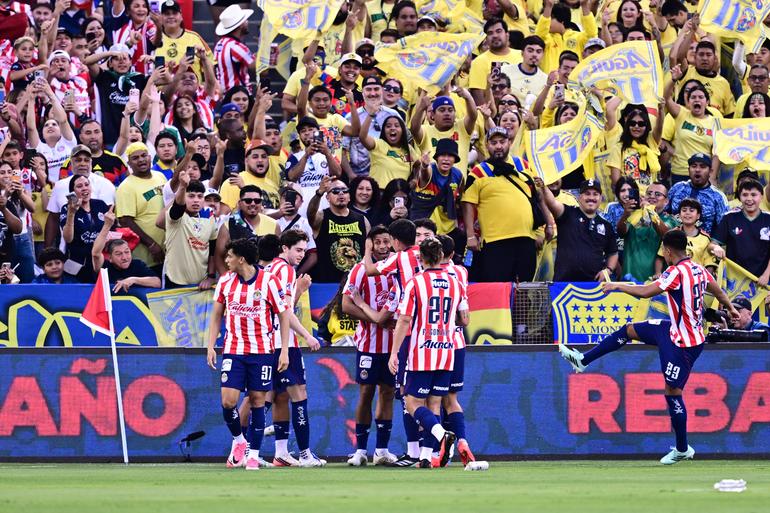 Chivas festeja anotación ante América en partido amistoso l MEXSPORT
