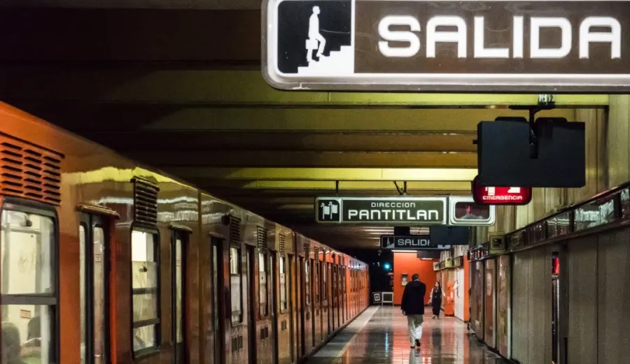1: La Línea 9 del Metro registró una suspensión durante la mañana de este lunes./@soxaky