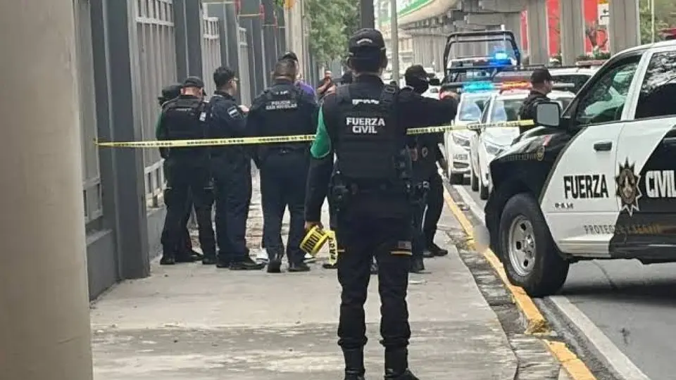 Muere joven de 22 años tras caer del Metro Universidad