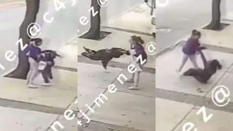 VIDEO: Mamá pierde el control y golpea a su hija de 11 años en plena calle