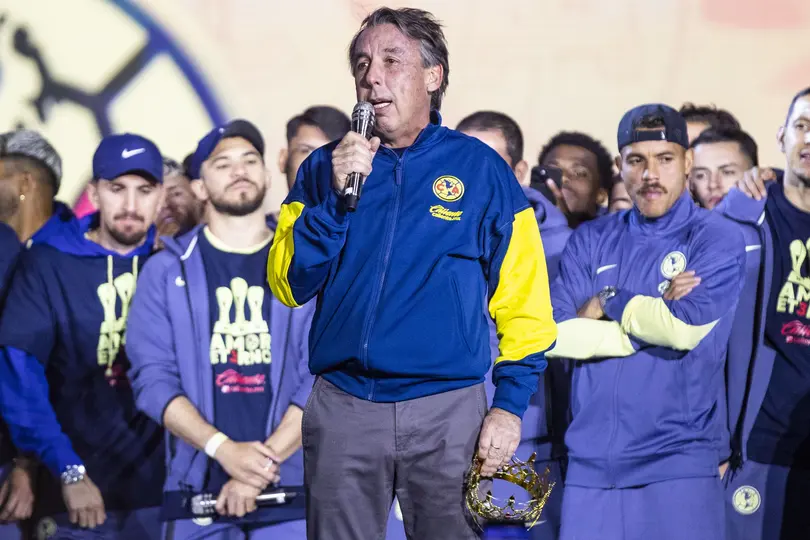 Azcarraga con el Club América afuera del Estadio Azteca | MEXSPORT