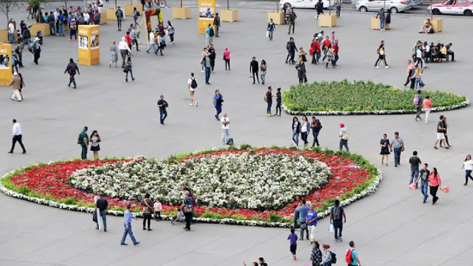 El Zócalo de la CDMX será sede del Jardín del Buen Amor durante los festejos de San Valentín 2026./Sectur CDMX