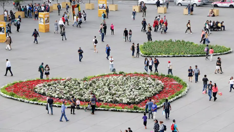 El Zócalo de la CDMX será sede del Jardín del Buen Amor durante los festejos de San Valentín 2026./Sectur CDMX