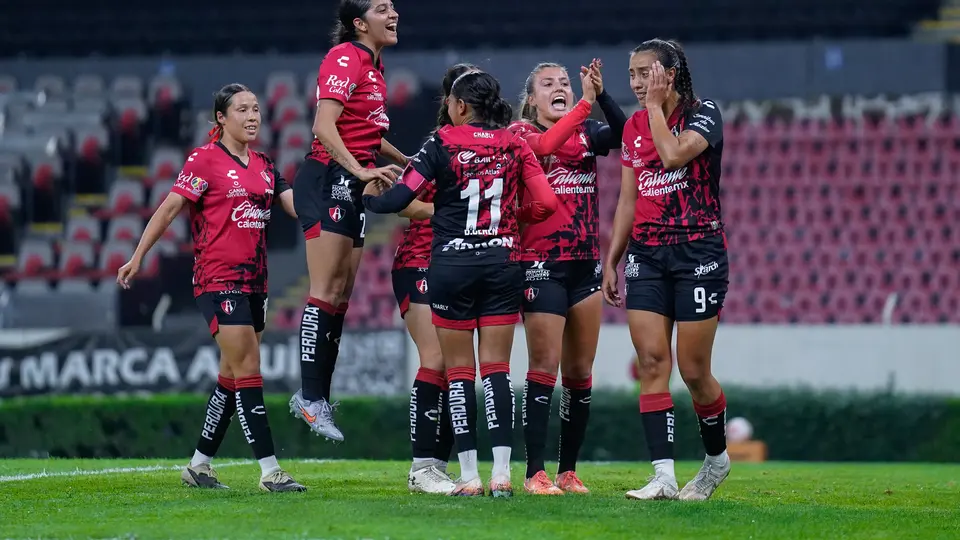 Jugadoras de Atlas en festejo durante la goleada contra Pumas | IMAGO 7