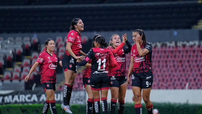Jugadoras de Atlas en festejo durante la goleada contra Pumas | IMAGO 7