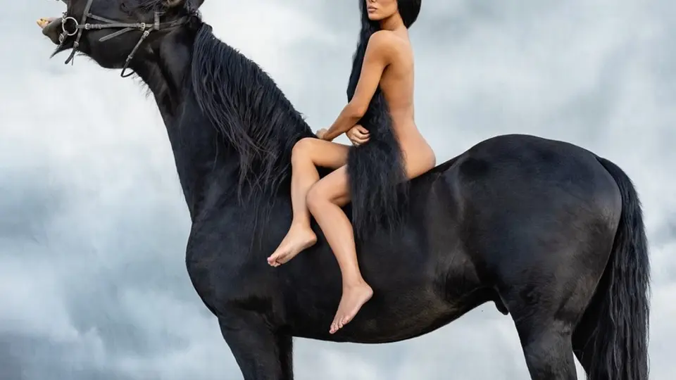 Bianca Censori asegura estar enamorada de Kanye West y por eso se casó / IG: @vanityfair