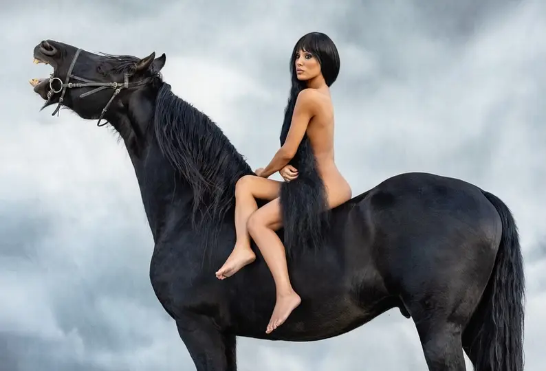 Bianca Censori asegura estar enamorada de Kanye West y por eso se casó / IG: @vanityfair