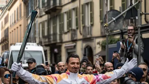 Zlatan Ibrahimovic con la antorcha olímpica | @SwedeStats