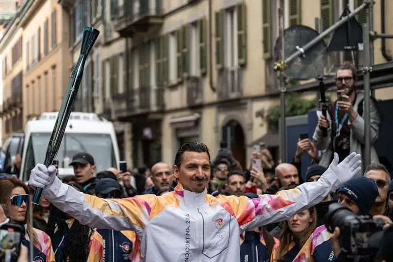 Zlatan Ibrahimovic con la antorcha olímpica | @SwedeStats