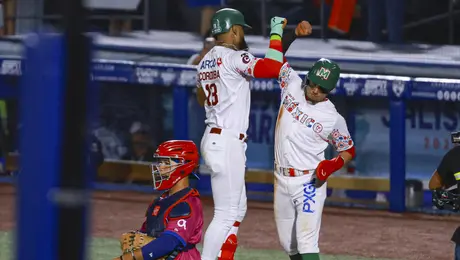 Tomateros remonta y le quita el invicto a Leones en la Serie del Caribe