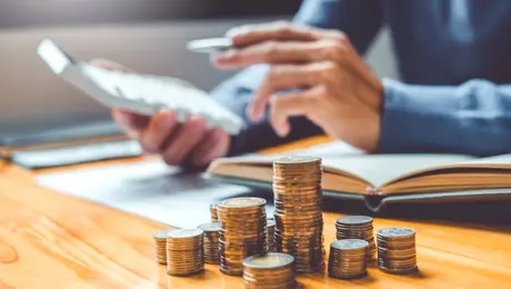 UNAM lanza curso gratis para administrar tu dinero y salir de deudas