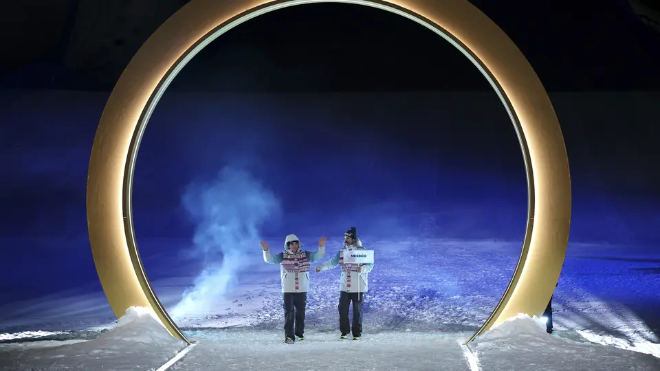 Atletas mexicanos en ceremonia de apertura de los Juegos Olímpicos de Milán-Cortina | AP