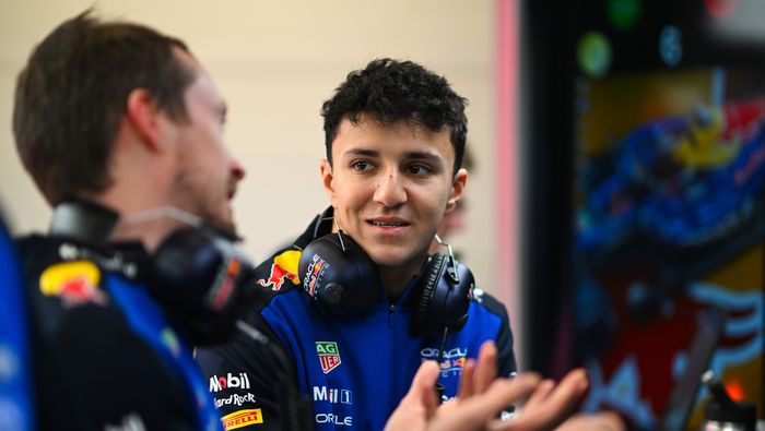 Isack Hadjar durante las pruebas de pretemporada en 2026 | RED BULL