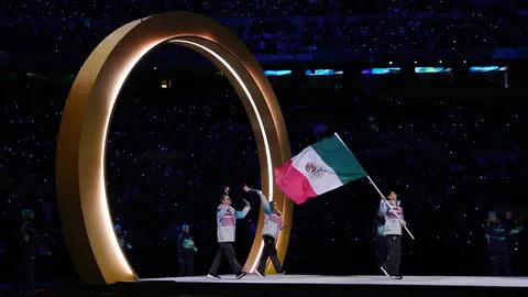 Ceremonia inaugural de los Olímpicos de Milán-Cortina comienza con cuatro sedes y dos pebeteros