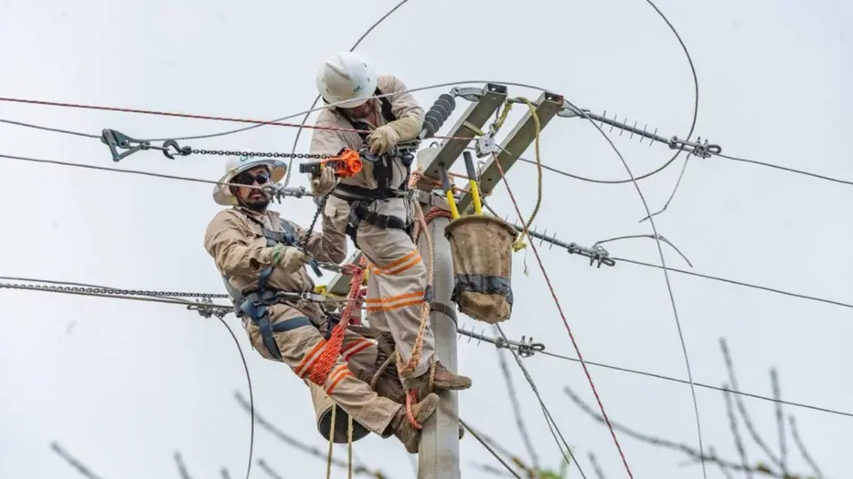 Estas maniobras de la CFE incluyen reubicación y modificación de estructuras eléctricas / FB: @CFENacional