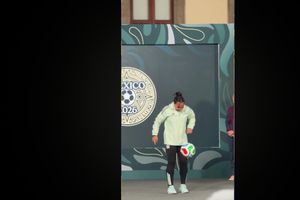 ¡Qué crack! Charlyn Corral domina el esférico de forma espectacular en La Mañanera