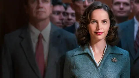 On the Basis of Sex (2018) es un drama biográfico dirigido por Mimi Leder. / Netflix