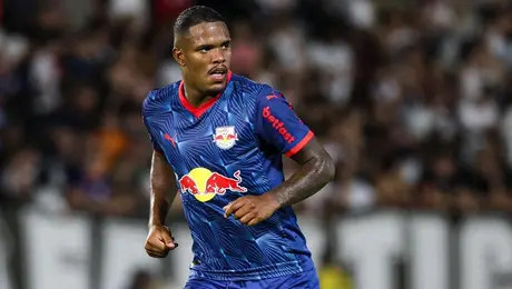 Gustavo Marques, jugador de Red Bull Bragantino, sancionado fuertemente por comentario sexista a una árbitra