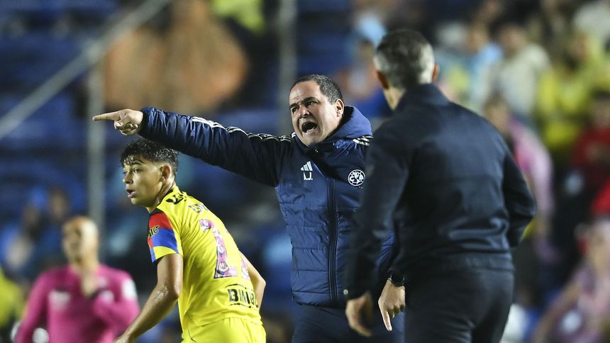 André Jardine durante el partido de América ante FC Juárez | IMAGO 7