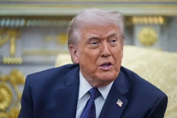 Funcionarios aseguran que el presidente sigue en funciones desde la Casa Blanca. / AP