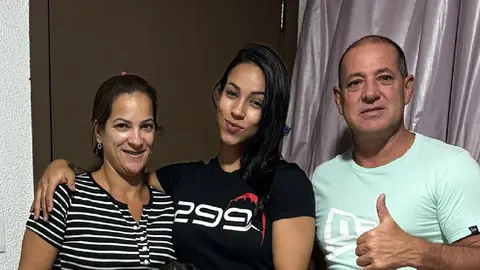 El padre de Karla, un policía retirado, se quitó la vida al saber cómo había muerto su hija / IG: @karla_nogueiira
