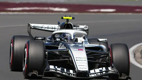 Valtteri Bottas en su monoplaza MAC-26 de Cadillac durante las P2 del GP de Australia | AP