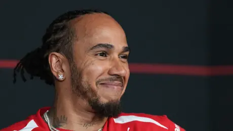 ¡Max Moorstappen! Lewis Hamilton presenta a su vaca con un nombre peculiar