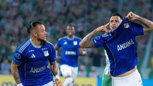 ¿Al Puskas? Rodrigo Contreras marcó un golazo que da la vuelta al mundo