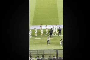 Afición de Chivas abuchea a Uriel Antuna en el Akron