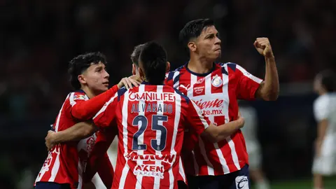 Chivas rescató un punto en el partido ante Pumas | MEXSPORT