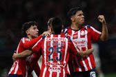 Chivas le roba el triunfo a Pumas con un agónico empate en el Akron